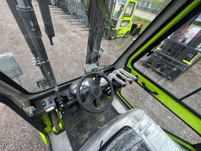 новый Дизельный вилочный погрузчик Zoomlion FD30Z M300 SS кабина в продаже на Gruzovik.ru