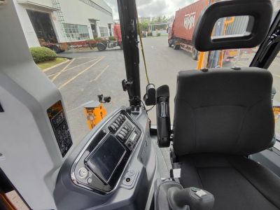 новый Экскаватор-погрузчик Lonking 83c в продаже на Gruzovik.ru