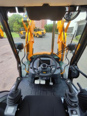 новый Экскаватор-погрузчик Lonking 83c в продаже на Gruzovik.ru