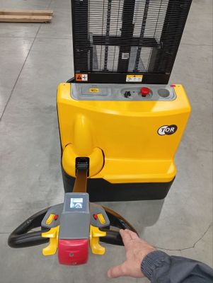 новый сопровождаемый штабелёр TOR WS15H-3000 в продаже на Gruzovik.ru